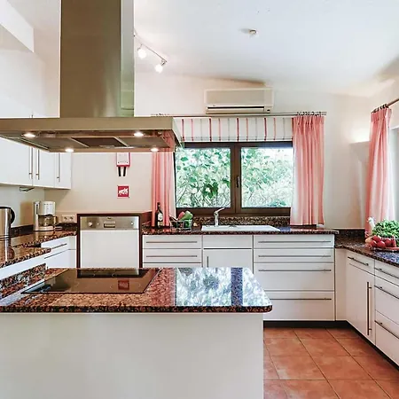 Carvoeiro Sleeps 6 Air Con Wifi * Carvoeiro (Lagoa)