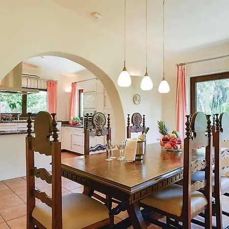 Carvoeiro Sleeps 6 Air Con Wifi *